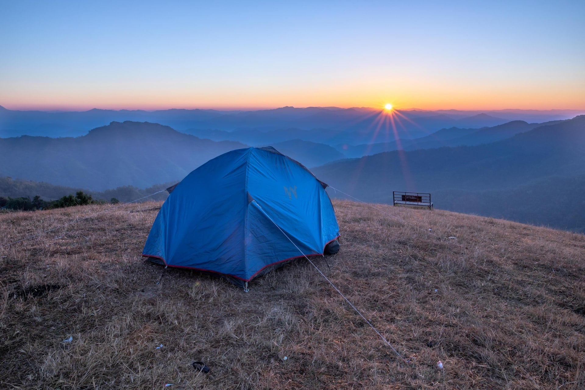 Food, clothing, accessories – what to take in a tent?