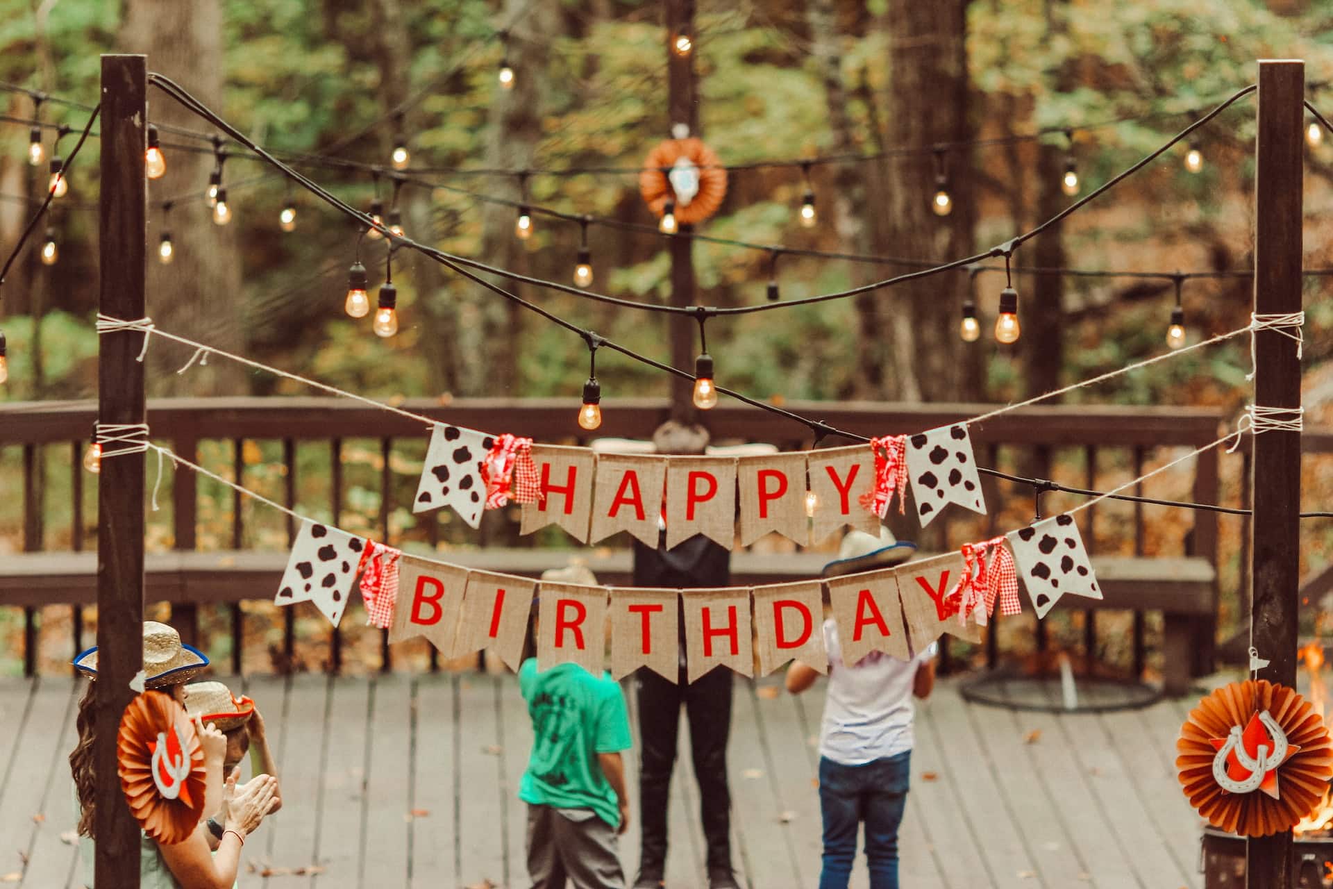 Make your birthday party unforgettable with these balloon decorating ideas!