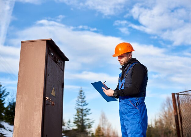 Maximizing Efficiency with Virtual Assistance in Roofing Companies