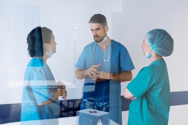 Collaborative Dynamics in Modern Healthcare Settings